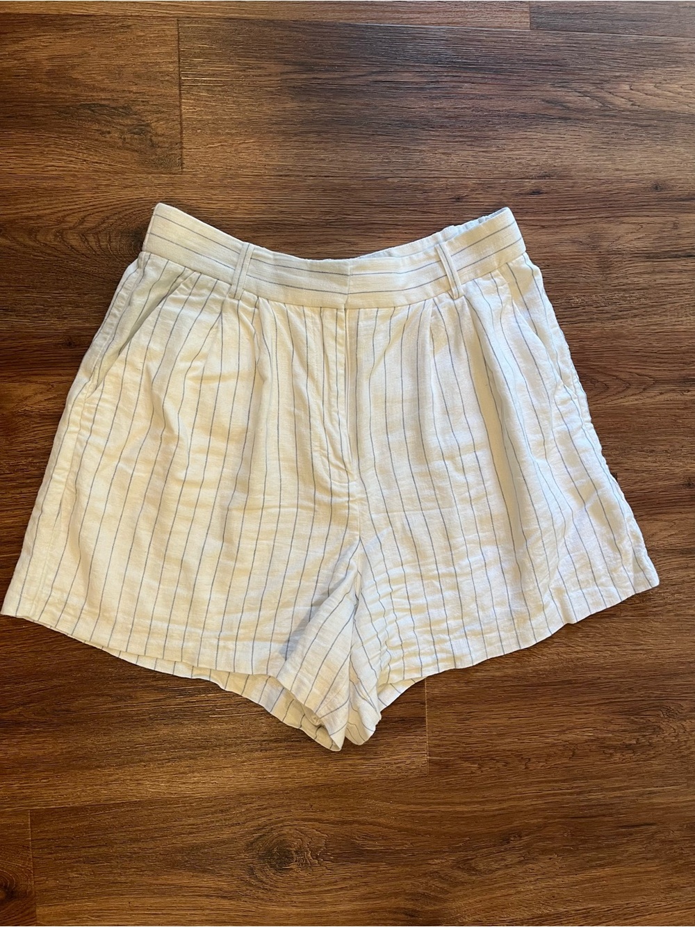 ABERCROMBIE Curve Love White Blue Striped Linen Flowy Shorts Women's 8 Regular